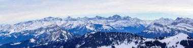 İsviçre Alp aralığı kış mevsiminde Rigi Klum dağından izlendi (büyük dikişli dosya)