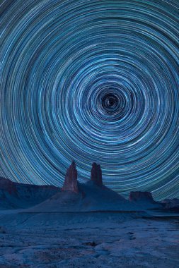 Ustyurt Platosu, Mangystau, Kazakistan 'daki MBozshira tepelerinde yıldız izleri var.