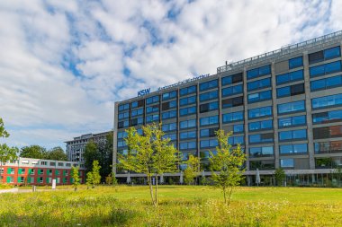 Winterthur, İsviçre - 12. Temmuz 2025: Winterthur Kanton Hastanesi 'nin ana binası. Bölgelerdeki en gelişmiş tıbbi tesisleri sunan en büyük tıp enstitülerinden biridir..