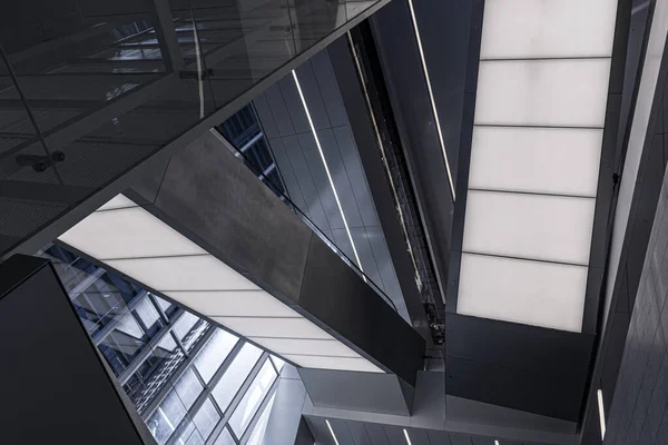 Una Mirada Abstracta Parte Inferior Una Escalera Mecánica Moderna —  Fotos de Stock