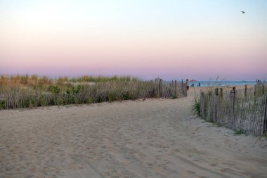 Long Branch New Jersey 'deki kumsalın girişi..