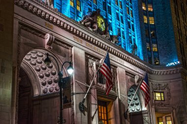 NEW YORK-ARALIK 21 ARALIK - 21 Aralık 2015 'te New York' ta yapılan tatillerde The Hemsley Binası 'nın gece manzarası.