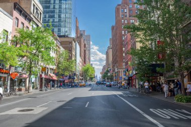 NEW YORK-AUGust 7: 7 Ağustos 2015 'te Manhattan' da Doğu Yakası 'nda 38. Cadde' ye yakın Lexington Bulvarı manzarası.