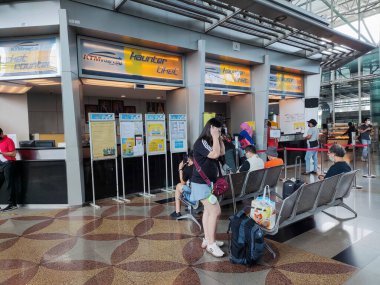 Johor Bahru, Malezya, 8 Ekim 2022. JB Sentral Tren İstasyonu 'ndaki tren bileti gişesinin görüntüsü, Johor. JB Sentral, Johor Bahru 'da bir entegre ulaşım merkezidir.