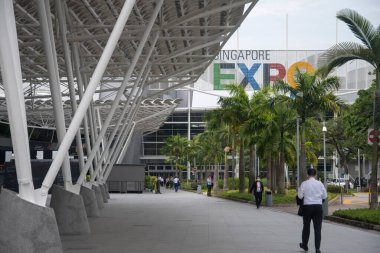 Singapur - 18 Ekim 2022 Singapur EXPO Fuar ve Sergi Merkezi 'nin görüntüsü. Singapur 'un doğusunda ikonik bir dönüm noktası.