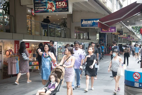 Cingapura Out 2022 Pessoas Não Identificadas Visitam Centro Comercial Lucky — Fotografia de Stock