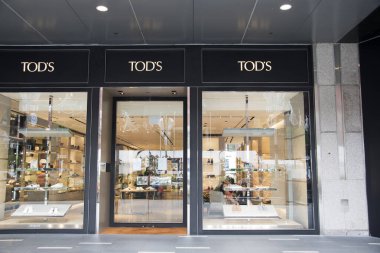 Singapur - 22 Ekim 2022: Tod 'un moda mağazası Orchard Road, Singapur' da yer almaktadır.. 