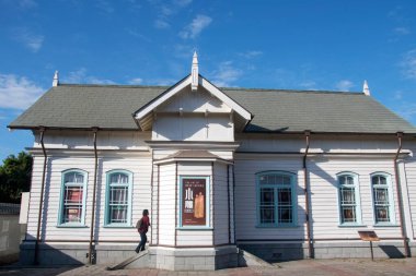 Chiayi, Tayvan - 5 Aralık 2022: Hinoki parkının içinde yer alan Orman Kulübü Sergi Merkezi. Bu köy, hediyelik eşya sattıkları klasik Japon evleriyle dolu..