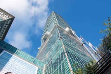 Taipei, Tayvan... 3 Aralık 2022, Tayvan 101 binasının mavi gökyüzü manzarası. 2004 'ten 2010' a kadar dünyanın en uzunuydu..