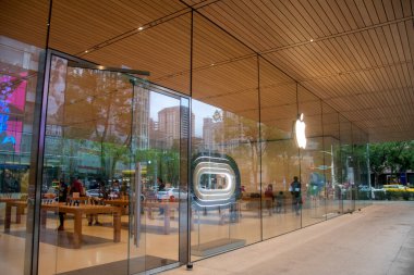 Taipei, Tayvan - 3 Aralık 2022: Apple Xinyi A13 Taipei şehrinde yer almaktadır. Apple Mağazası, Apple ürünleri ve aksesuarlarıyla elde edilebilecek en iyi yer.