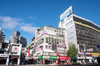 Taipei, Tayvan - 3 Aralık 2022: Tayvan Dongmen bölgesi civarındaki Taipei şehir sokağı.