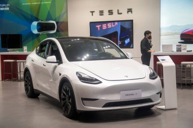 Taipei, Tayvan... 10 Aralık 2022: Taipei, Tayvan 'daki Tesla mağazası. Tesla elektrikli araçlar tasarlar ve üretir. 
