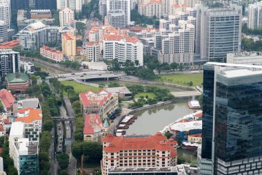 Singapur - 30 Aralık 2022 Singapur Nehri ile Singapur 'un finans bölgesi