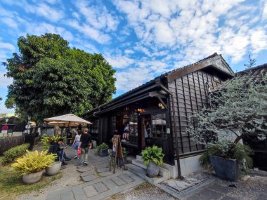 Chiayi, Tayvan - 5 Aralık 2022: Tayvan 'ın Chiayi kentindeki Hinoki Köyü' nün (selvi orman yaşamı köyü) manzarası. Köy, orman kültürü, çevre eğitimi, sanat ve el sanatları tasarımı unsurlarını birleştirir.