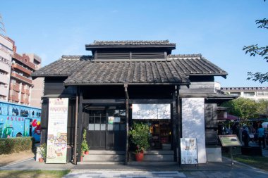 Chiayi, Tayvan - 5 Aralık 2022: Tayvan 'ın Chiayi kentindeki Hinoki Köyü' nün (selvi orman yaşamı köyü) manzarası. Köy, orman kültürü, çevre eğitimi, sanat ve el sanatları tasarımı unsurlarını birleştirir.