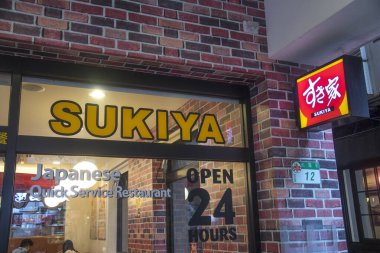 Taipei, Tayvan - 10 Aralık 2022: Taipei, Tayvan 'da bulunan Sukiya Restoranı. Ucuz sığır eti kasesi ile ünlüdür.