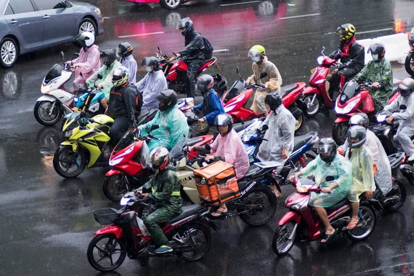 Bangkok Thailand Februar 2023 Menschen Fahren Bei Regen Auf Dem — Stockfoto