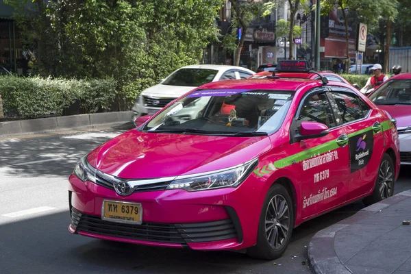 Bangkok Thailand Feb 2023 City Taxi Färdas Vägen Bangkok Enligt — Stockfoto