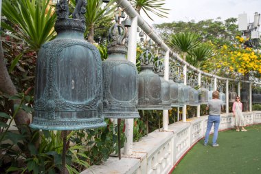 Bangkok, Tayland - 17 Şubat 2023 Wat Saket Tapınağı, Bangkok. Bangkok 'ta pırıl pırıl altın bir çadırı olan Ayutthaya döneminden kalma bir türbe.