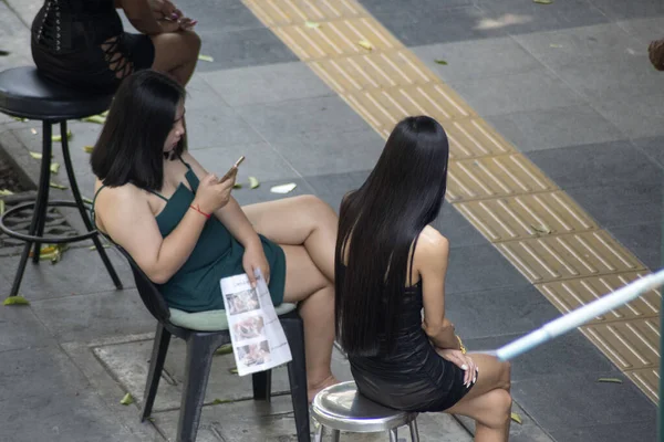 Bangkok Thaïlande Feb 2023 Femme Transgenre Assise Sur Tabouret Sur — Photo