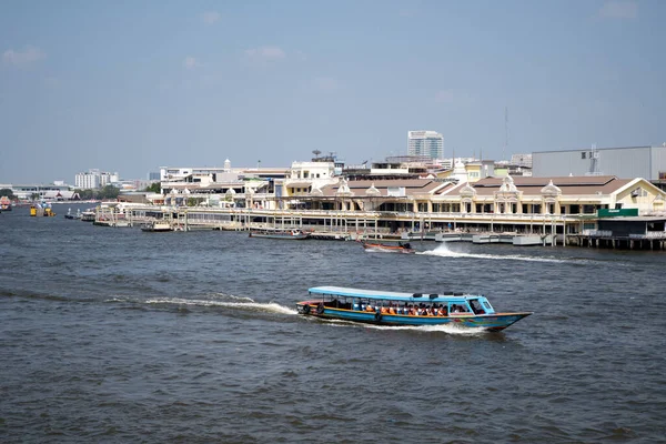 Bangkok Tajlandia Feb 2023 Prom Publiczny Przekroczenia Rzeki Chao Phraya — Zdjęcie stockowe