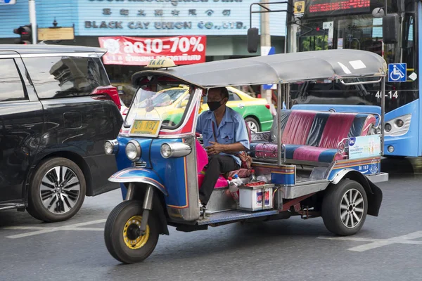 Bangkok Thailand Feb 2023 Traditional Tuk Tuk Travels Road Bangkok — Foto Stock