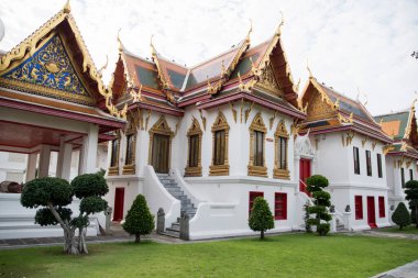 Wat Benchamabophit Dusitwanaram ya da Bangkok 'taki Mermer Tapınak. Bangkok 'un en tanınmış tapınaklarından biridir ve önemli bir turistik merkezdir.