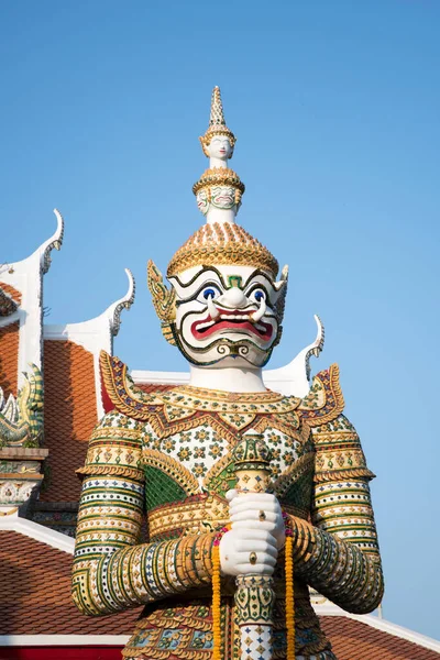 Guardião Demônio Gigante Maciço Portão Oriental Templo Dawn Bangkok Tailândia — Fotografia de Stock