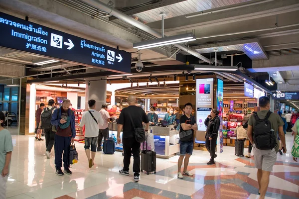 2023年2月12日 バンコクのスワンナプーム空港に免税店 スワンナプーム国際空港はバンコクにある2つの国際空港の1つです — ストック写真