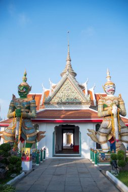 Bangkok, Tayland - 14 Şubat 2023 Şafak Tapınağı, Tayland 'ın doğu kapısındaki devasa iblis bekçisi