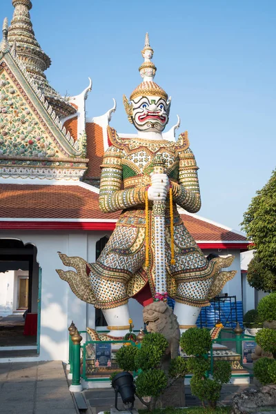 Guardião Demônio Gigante Maciço Portão Oriental Templo Dawn Bangkok Tailândia — Fotografia de Stock