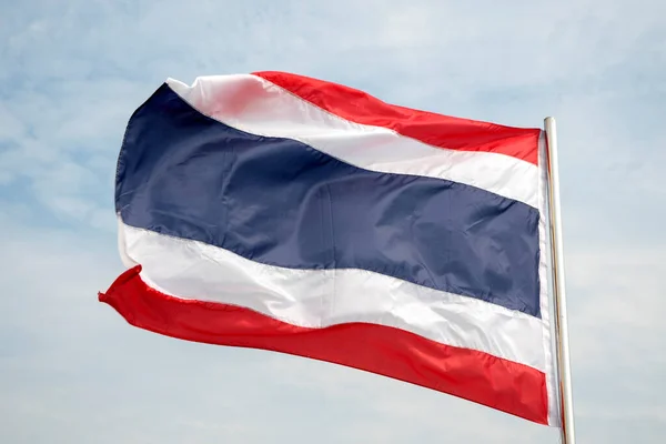 Tajlandia Flaga Macha Wiatrem Pięknym Błękitnym Niebem Bangkoku — Zdjęcie stockowe