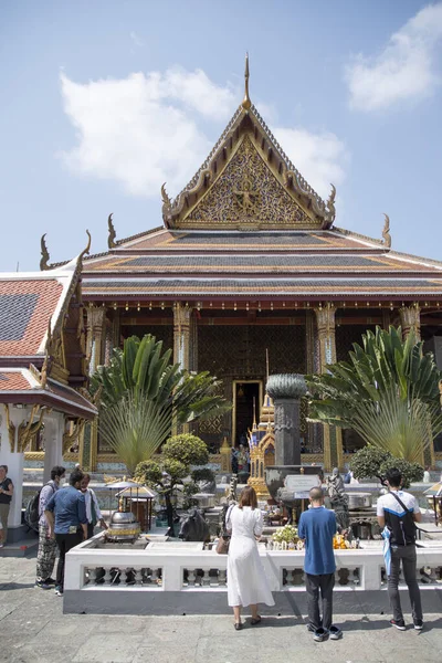 Bangkok Thailand Februar 2023 Touristen Besuchen Den Tempel Des Smaragdgrünen — Stockfoto