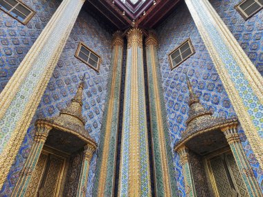 Bangkok, Tayland - 14 Şubat 2023 Bangkok 'taki Büyük Saray' da Prasat Phra Dhepbiorn. Tayland-Khmer tarzının bir karışımıdır ve Kral Rama IV tarafından yapılmıştır.