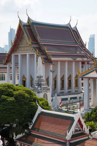 Bangkok, Tayland - 14 Şubat 2023: Wat Prayun Wongsawat Worawihan Budist Tapınağı, Bangkok, Tayland