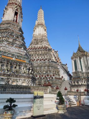 Impressive architectural details of Wat Arun (The Temple of Dawn) in Bangkok. This landmark of Wat Arun is a 70-meter-high temple tower, a stupa-like pagoda