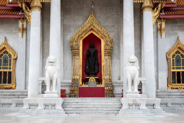 stock image Wat Benchamabophit Dusitwanaram or Marble Temple in Bangkok. It is one of Bangkok's best-known temples and a major tourist attraction