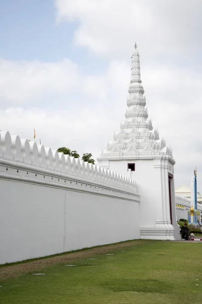 Una Pagoda Blanca Puerta Sak Chaisit Del Gran Palacio Bangkok —  Fotos de Stock