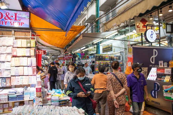 Bangkok Thailand Feb 2023 People Shops Busy Crowded Pedestrian Street — Stock Photo, Image