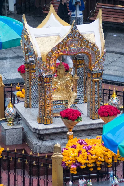Bangkok Thailand Fevereiro 2023 Pessoas Visitam Santuário Erawan Para Rezar — Fotografia de Stock