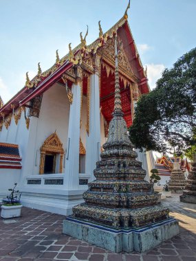 Bangkok, Tayland - 13 Şubat 2023 Wat Pho halk tapınağının klasik Tayland mimarisi, Bangkok, Tayland. Wat Pho, Buda Tapınağı olarak da bilinir..