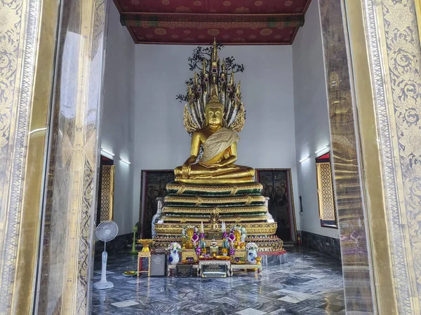 Bangkok Tailandia Feb 2023 Presencia Dominante Del Buda Phra Chinnasri — Foto de Stock