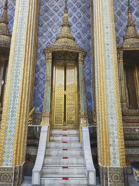 2023年2月14日 皇家专题小组成员Prasat Phra Dhepbiorn在曼谷大殿内 它是泰高棉风格的混合体 由拉玛四世国王建造 — 图库照片