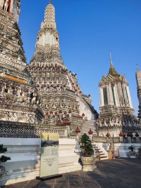 Impressive architectural details of Wat Arun (The Temple of Dawn) in Bangkok. This landmark of Wat Arun is a 70-meter-high temple tower, a stupa-like pagoda