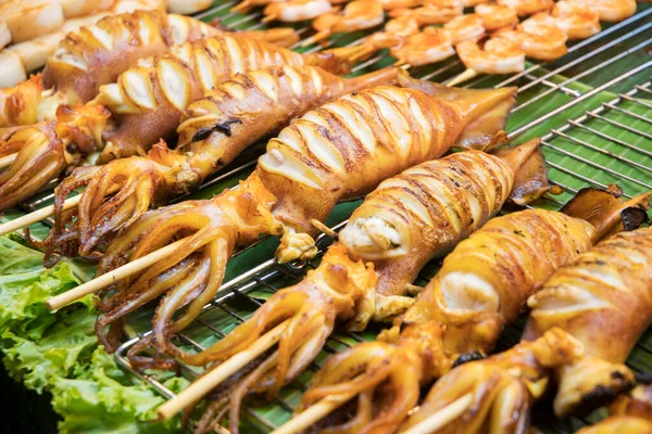 Calamar Parrilla Pinchos Mercado Callejero Bangkok Tailandia —  Fotos de Stock
