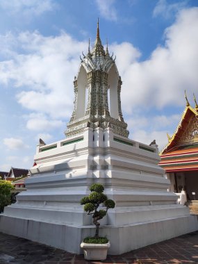 Bangkok, Tayland 'daki Wat Pho çan kulesi. Wat Pho, Tayland 'ın Bangkok bölgesindeki Phra Nakhon bölgesinde yer alan bir Budist tapınağıdır..