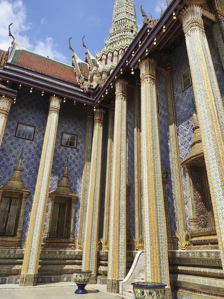 Королевский Пантеон Прасат Пхра Дхепбиорн Большом Дворце Бангкок Смесь Таиландско — стоковое фото