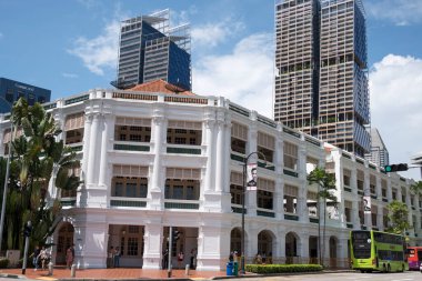 Singapur, 11 Haziran 2023, Singapur 'daki Raffles Oteli. 1899 'da açılan otel adını Singapur' un kurucusu Sir Stamford Raffles 'dan almıştır.