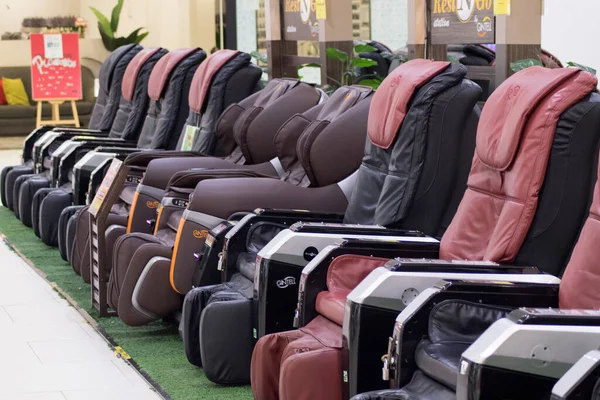 Johor Bahru Malaysia Jun 2023 购物中心的皮革按摩椅自动售货机 方便用于止痛 — 图库照片