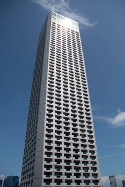 Singapur - 11 Haziran 2023: Singapur 'daki Swissotel Stamford. 226 metre yüksekliğindedir ve Güneydoğu Asya 'nın en yüksek otellerinden biridir...